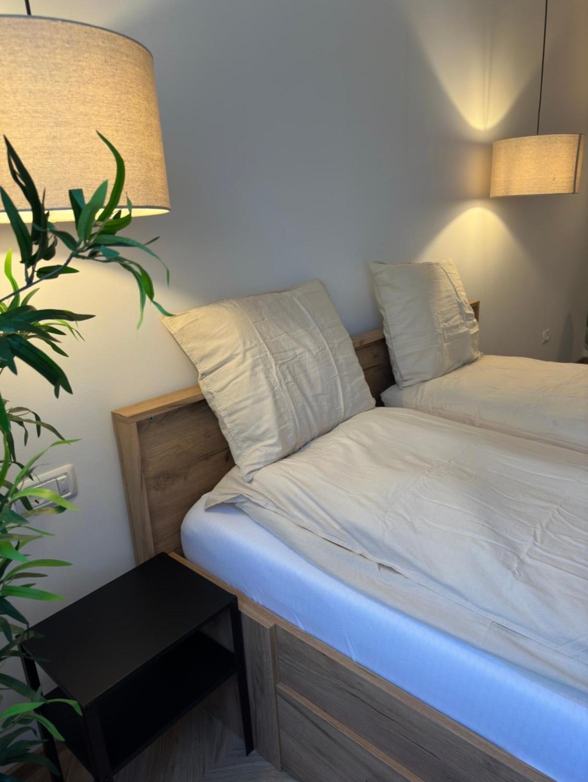 One Room Apartment- Self Check-In 24H Resita Eksteriør bilde